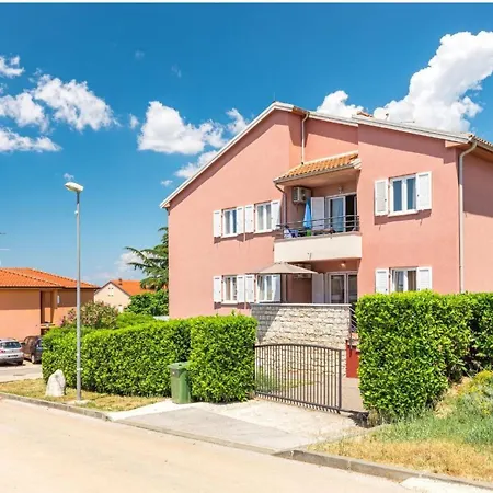 Pinta Mit Blick Auf Wasser By Interhome * דיילה