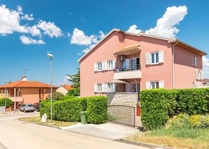 Pinta Mit Blick Auf Wasser By Interhome * דיילה