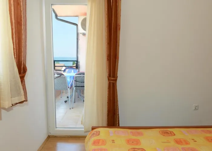 Pinta Mit Blick Auf Wasser By Interhome