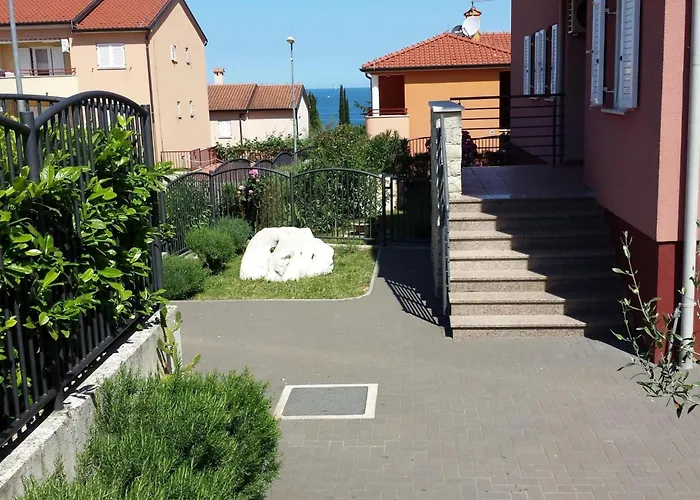 Pinta Mit Blick Auf Wasser By Interhome Apartment Dajla