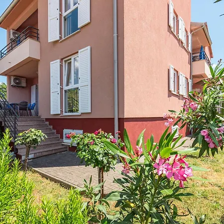 Pinta Mit Blick Auf Wasser By Interhome *