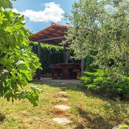 Pinta Mit Blick Auf Wasser By Interhome * Dajla