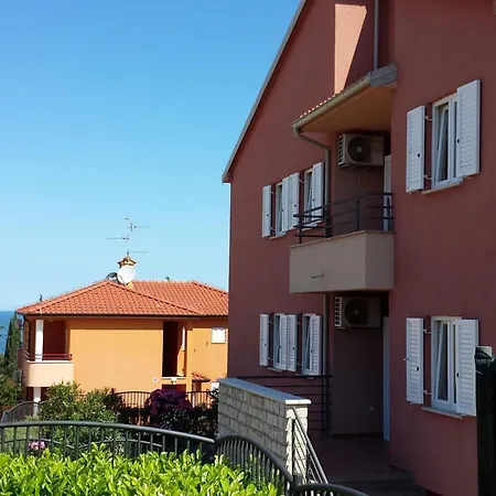 Pinta Mit Blick Auf Wasser By Interhome *