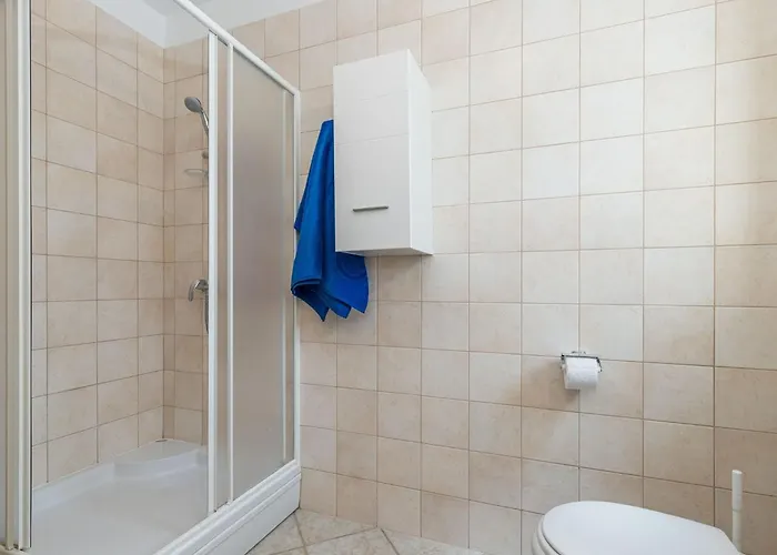 Pinta Mit Blick Auf Wasser By Interhome Dajla