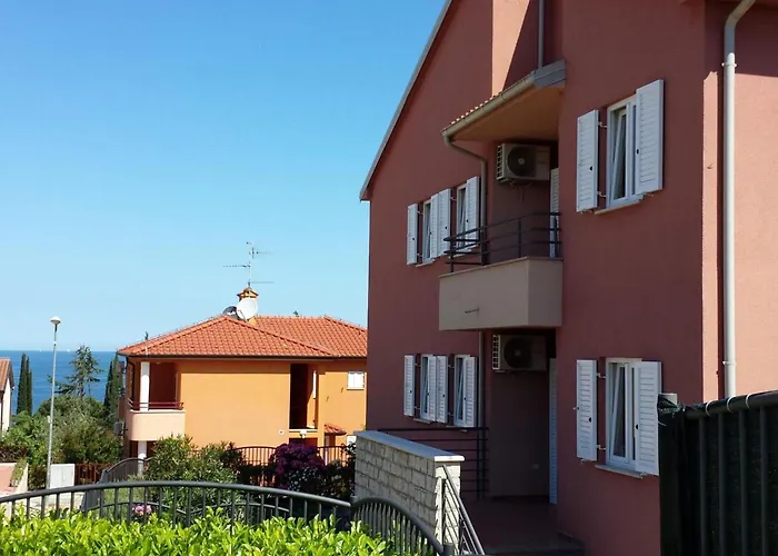 Pinta Mit Blick Auf Wasser By Interhome *